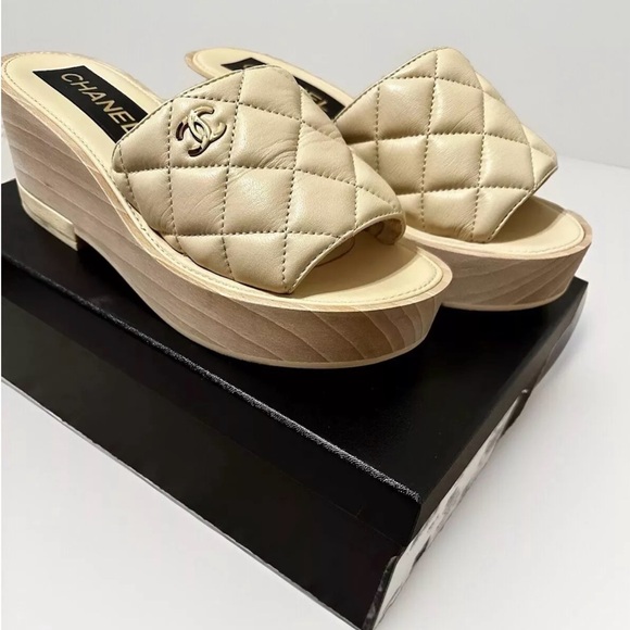 CHANEL BEIGE LEATHER MULE OPEN TOE WEDGE SZ3️⃣8️⃣ LIKE NEW🥳 WORN TWICE. FULL SET - Picture 1 of 11